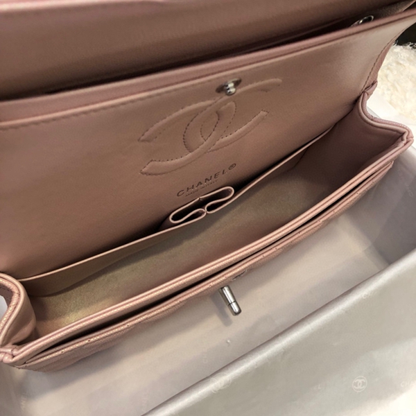 シャネルバッグレプリカ角部分ディテール